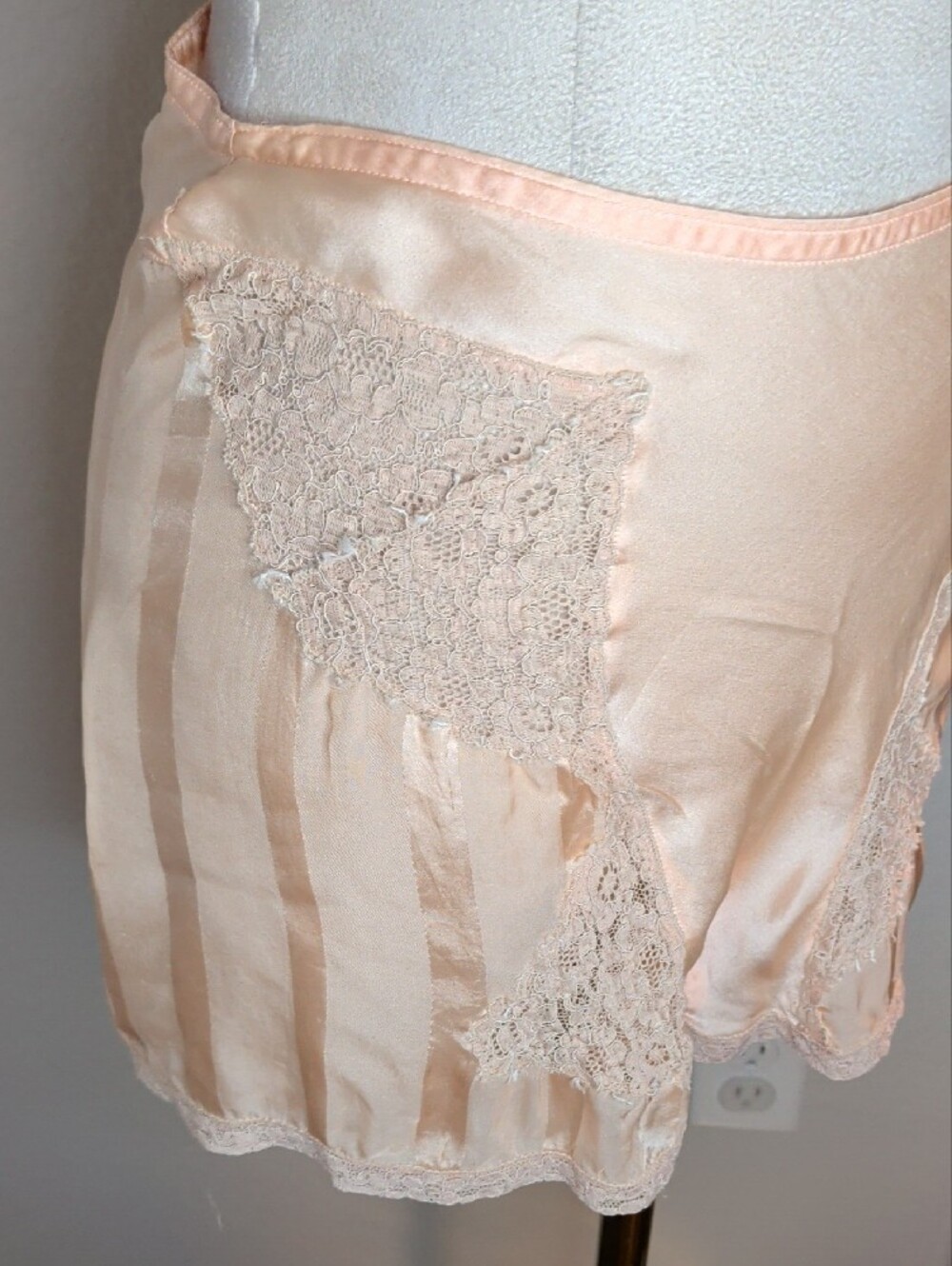 Antique 1920s 30s Silk Tap Pants Peach French Knickers Side Button Art Deco - Picture 8 of 16